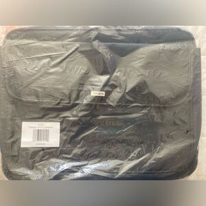 Targus 15.4” Traditional Notepac Clamshell Case New With Tags and Sealed